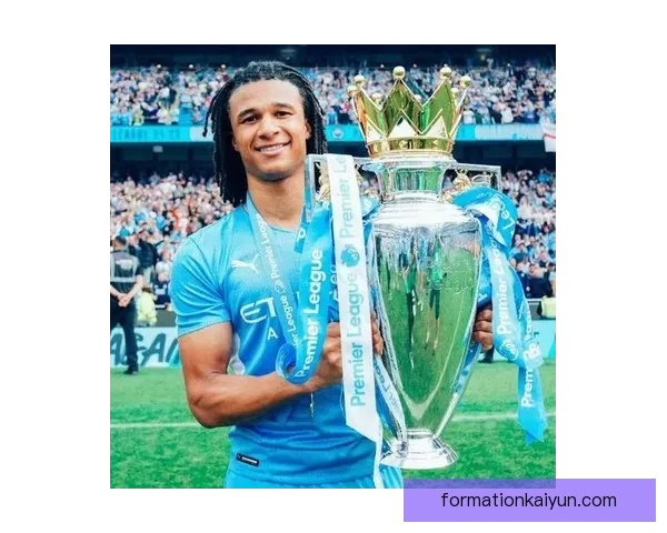 阿克在本赛季的表现稳健，持续受到球迷和媒体关注。